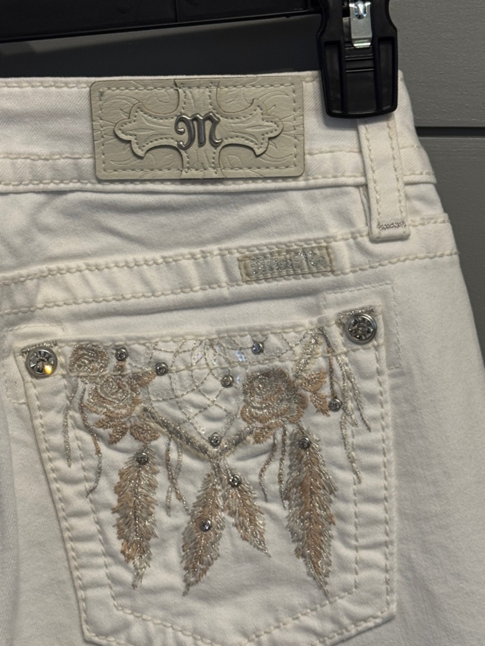 Miss Me Women’s White with Embroidered Pockets Hailey Skinny Ankle Jeans